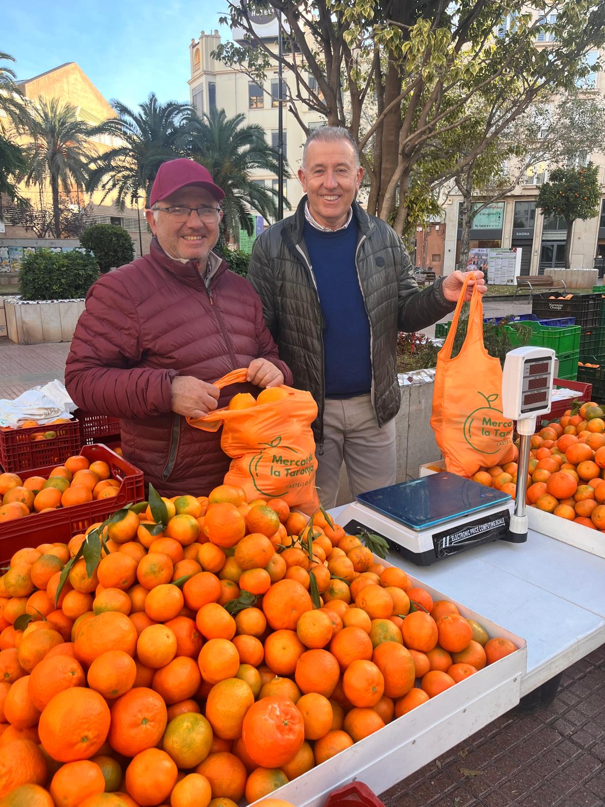 La concejalía de Agricultura reparte hasta 4.000 bolsas del Mercat de la Taronja esta Navidad