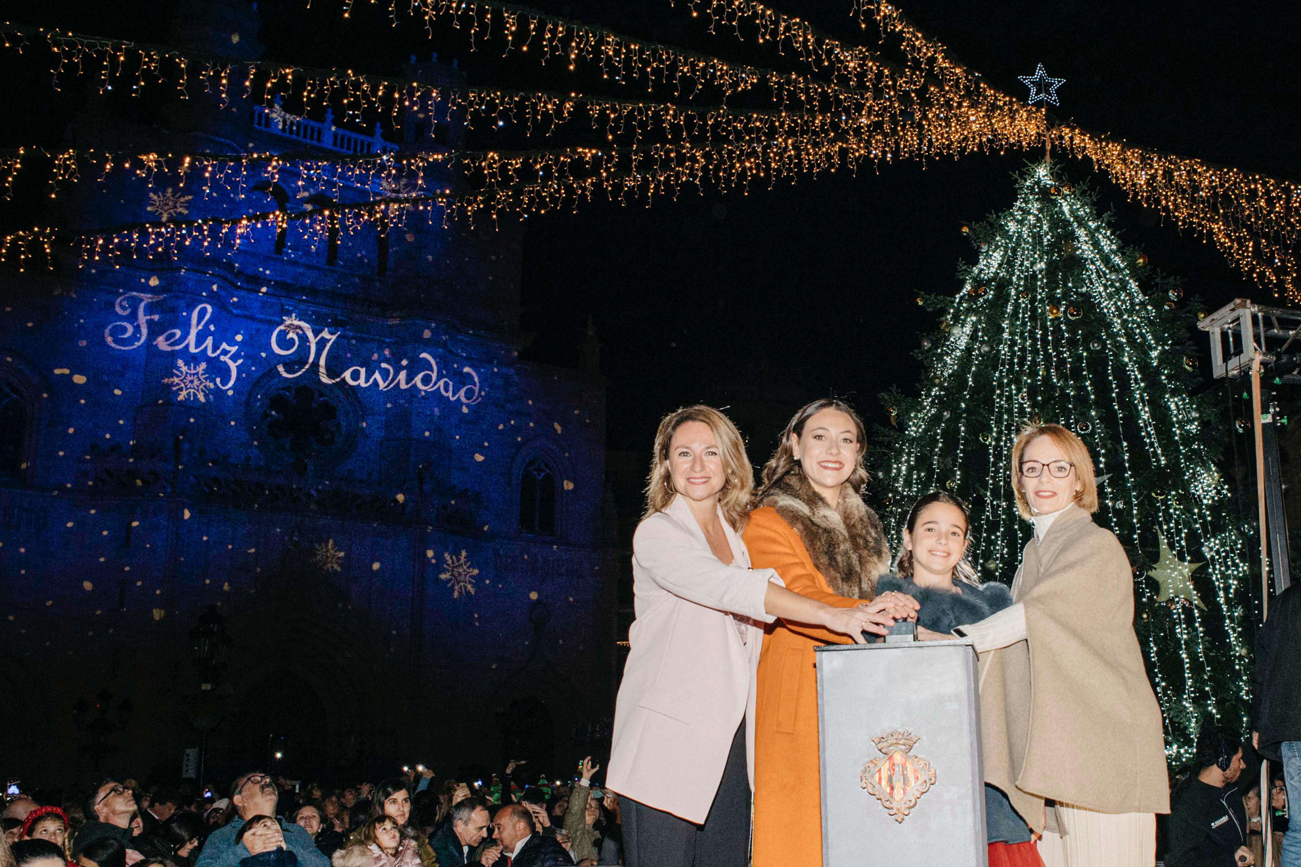 Castelló encén el Nadal amb la llum i la música com a protagonistes i l'emoció en l'homenatge a les víctimes de la DANA